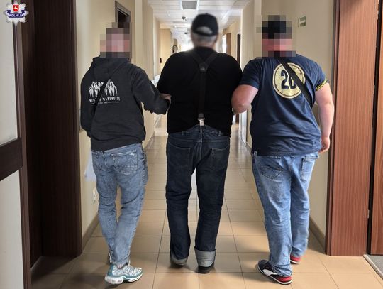 Ukradł 34 czekolady i zaatakował ochroniarza. 67-latek z Lublina usłyszał zarzut