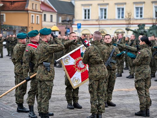 Uroczyste zaprzysiężenie żołnierzy 18. Dywizji Zmechanizowanej na Placu Zamkowym w Lublinie Uroczyste zaprzysiężenie żołnierzy 18. Dywizji Zmechanizowanej na Placu Zamkowym w Lublinie