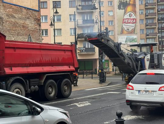 Utrudnienia drogowe w centrum miasta. Drogowcy zrywają asfalt Remont ul. Mościckiego