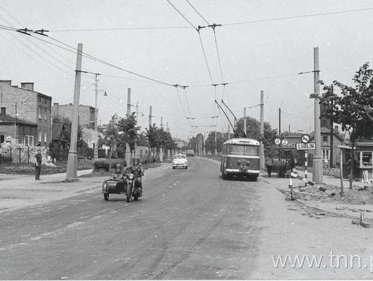 W południe na Kunickiego biły dzwony, a dzieci biegły na zupę