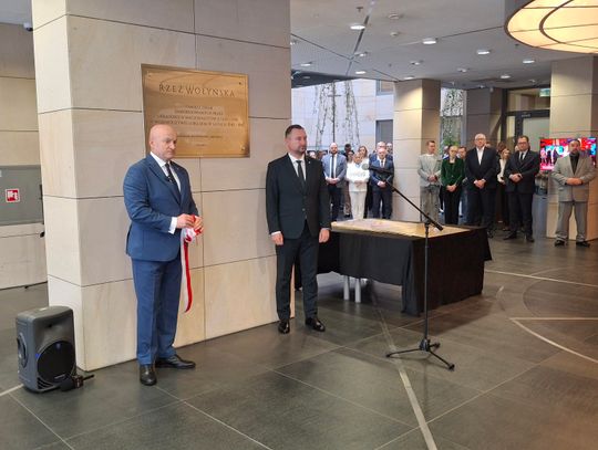 W Urzędzie Marszałkowskim odsłonięto tablicę pamięci ofiar ludobójstwa na Polakach z Lubelszczyzny