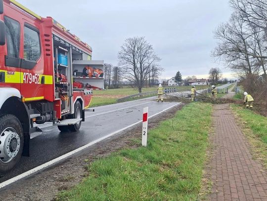 Wichury zbierają żniwa. Wiele domów bez prądu
