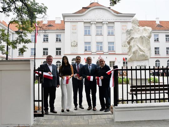 Więcej zieleni przy puławskim "Czartorychu". Szkoła dostanie własny amfiteatr