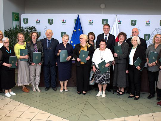 Włodawa, 17 kwietnia. Uroczysta sesja inauguracyjna Włodawskiej Rady Seniorów w sali konferencyjnej Urzędu Miejskiego, podczas której rozpoczęła się nowa kadencja gremium i wybrano jego prezydium.