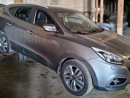 Wpadła samochodowa „dziupla”. Skradzione auta warte 100 tys. zł, zatrzymany 48-latek