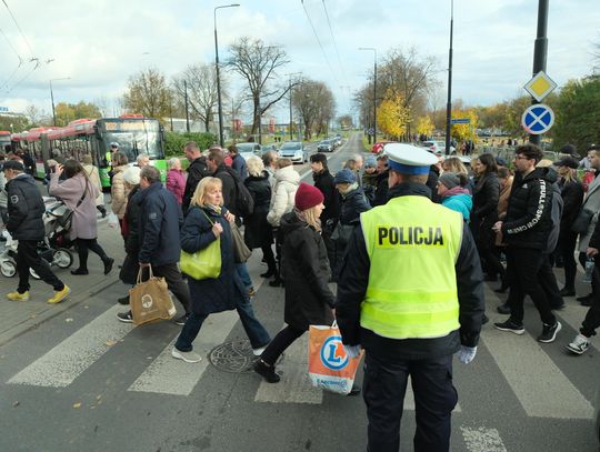Wszystkich świętych 2026. Od dzisiaj utrudnienia przy cmentarzach