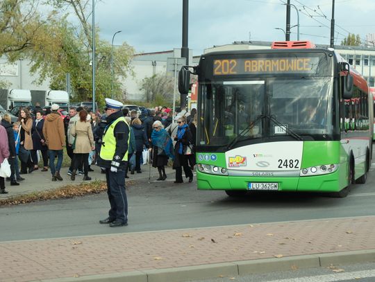 Wszystkich Świętych w Lublinie. Zmiany przy cmentarzach i specjalne linie autobusowe