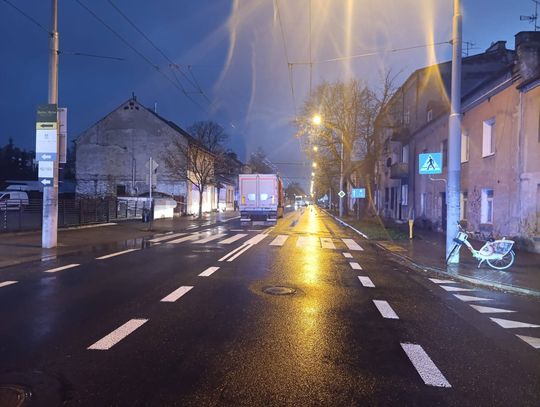 Wypadek na ulicy Krochmalnej. Ulica zamknięta, komunikacja miejska skierowana na objazdy