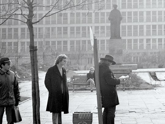 Z ekonomią polityczna socjalizmu w tle Z ekonomią polityczna socjalizmu w tle