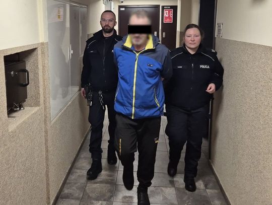 Doprowadzenie podejrzanego przez policjantów