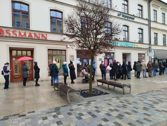 W tłusty czwartek przed cukierniami ustawiają się kolejki