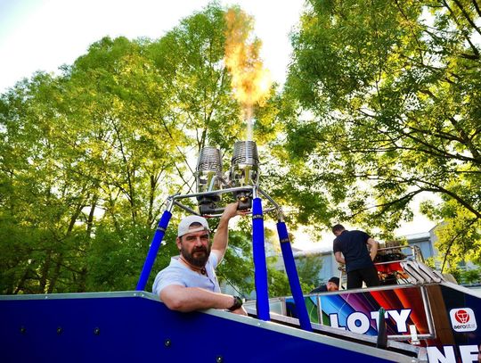 Bartosz Nowakowski w koszu balonu