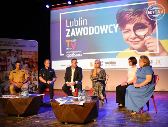 Zawodowcy wracają na wakacje. Dzieci zajrzą za kulisy pracy strażaków, policjantów i dziennikarzy