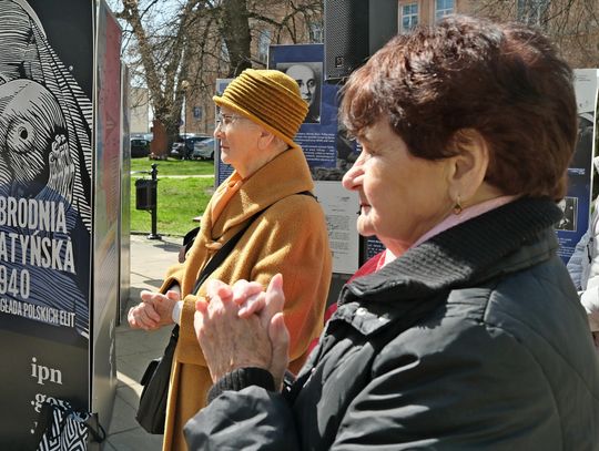 Wystawa „Zbrodnia Katyńska 1940. Zagłada polskich elit” prezentowana na Placu Jana Kochanowskiego w Lublinie w ramach obchodów Dnia Pamięci Ofiar Zbrodni Katyńskiej.