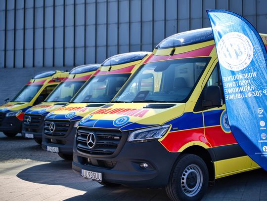 Żeby jak najszybciej pomóc pacjentom. Nowe karetki w służbie zdrowia trafiły do lubelskich ratowników