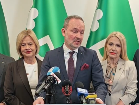 Konferencja prasowa PSL – politycy partii podczas wystąpienia przed mediami