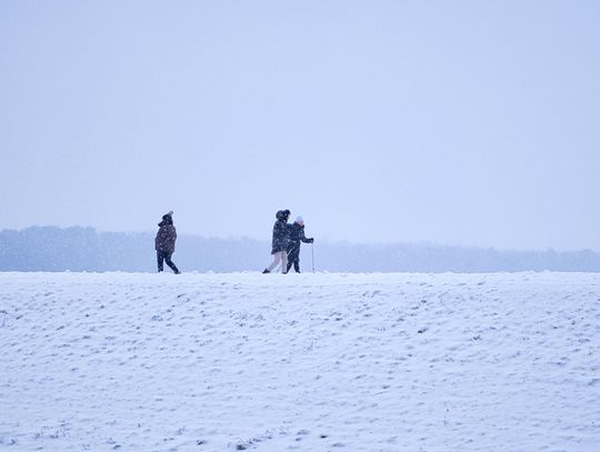 Zima kusi, ale nie wybacza błędów. Policja apeluje o rozsądek podczas zimowych zabaw Bezpieczna zabawa w zimie