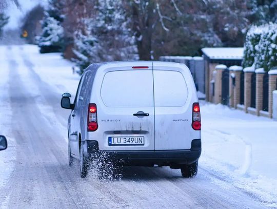 Zimowe warunki na drogach. Jak zadbać o bezpieczeństwo?
