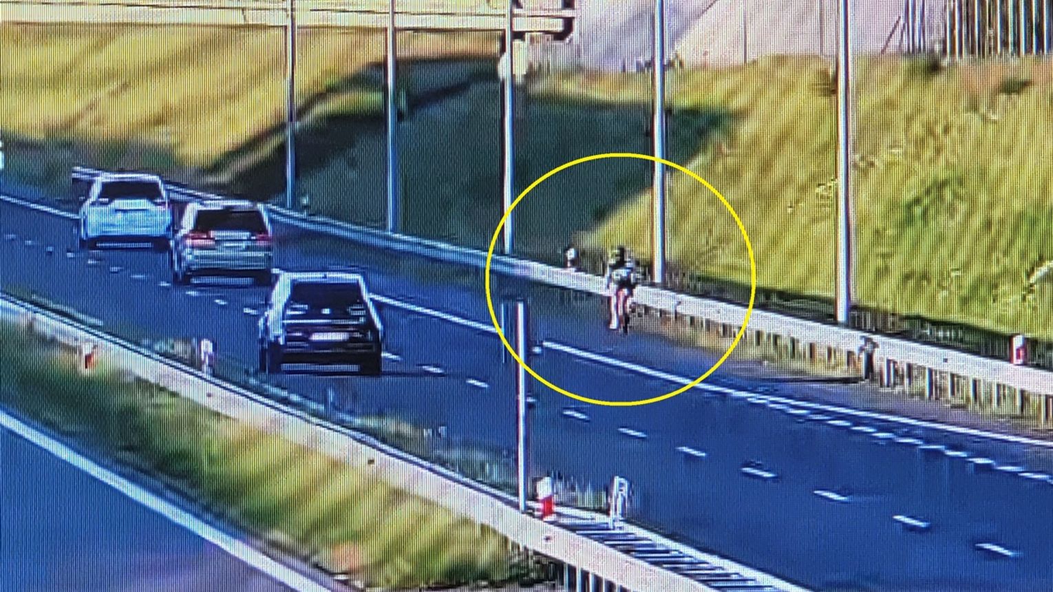Ekspresówką na... rowerze. Cyklista zakończył podróż z mandatem