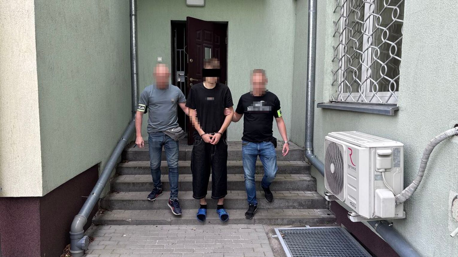 Fikcyjny kredyt i kajdanki na budowie. 20-letni „bankier” dopadnięty w Warszawie