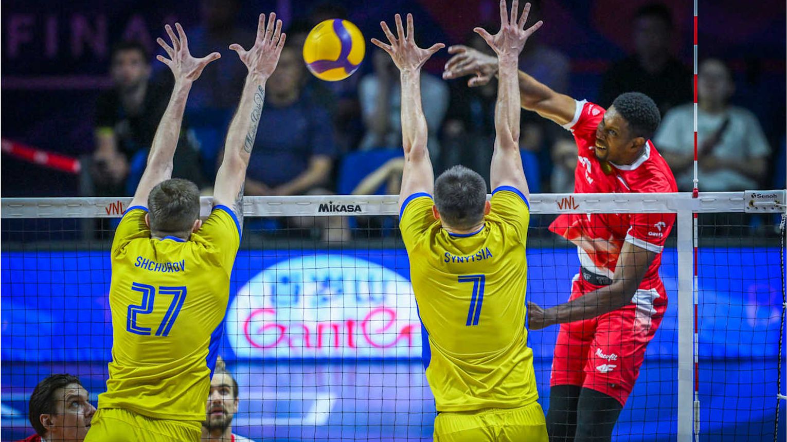 Marcin Komenda i Wilfredo Leon wykonali pierwsze zadanie: awansowali do półfinału
