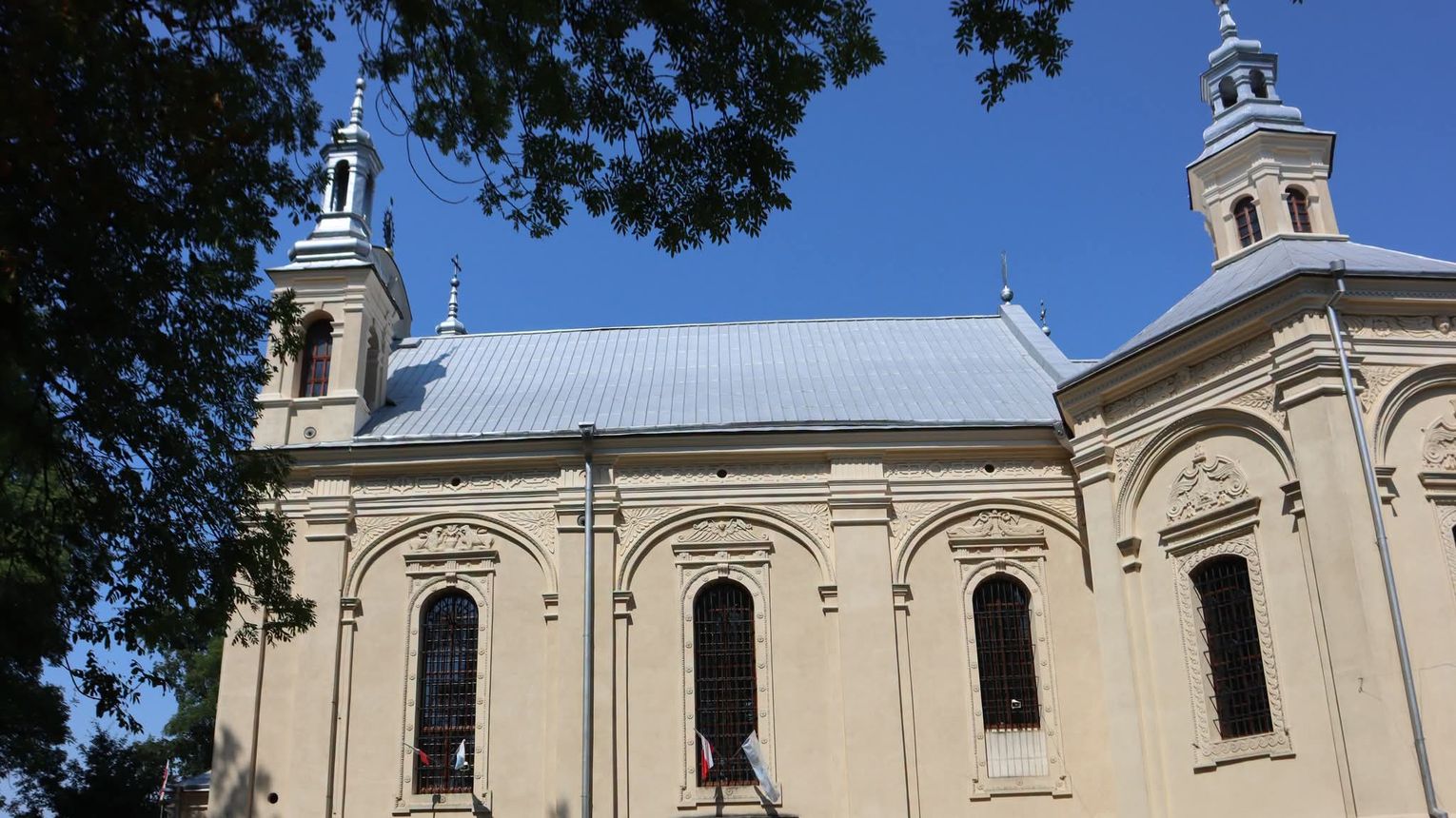 Odłamki tynku mogły spaść na głowy wiernych. Co dalej z zabytkiem w Uchaniach?