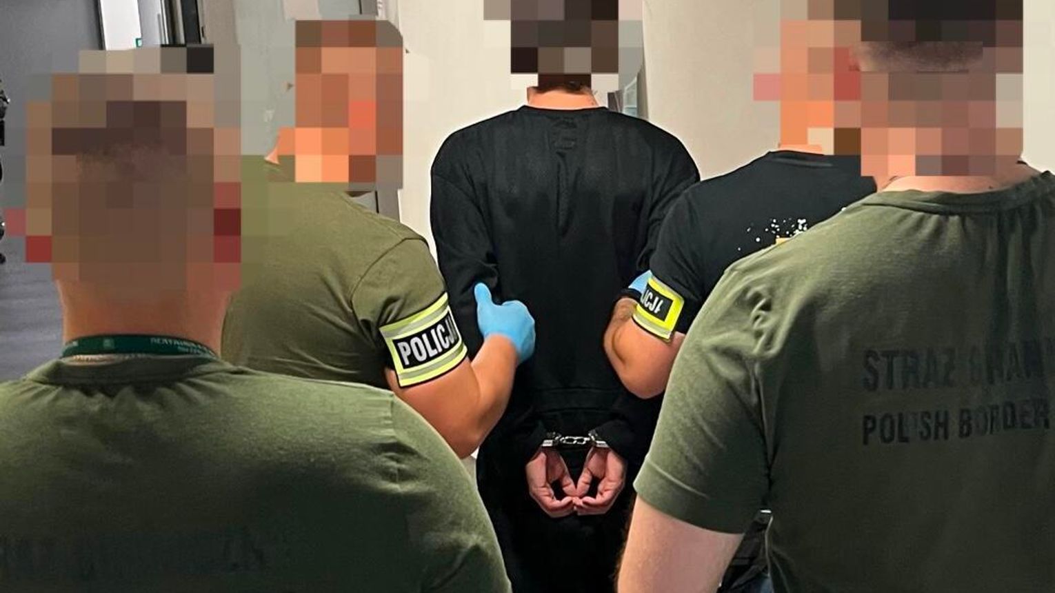 Oszukał mieszkankę Kraśnika metodą „na policjanta”. 21-latek zatrzymany na lotnisku