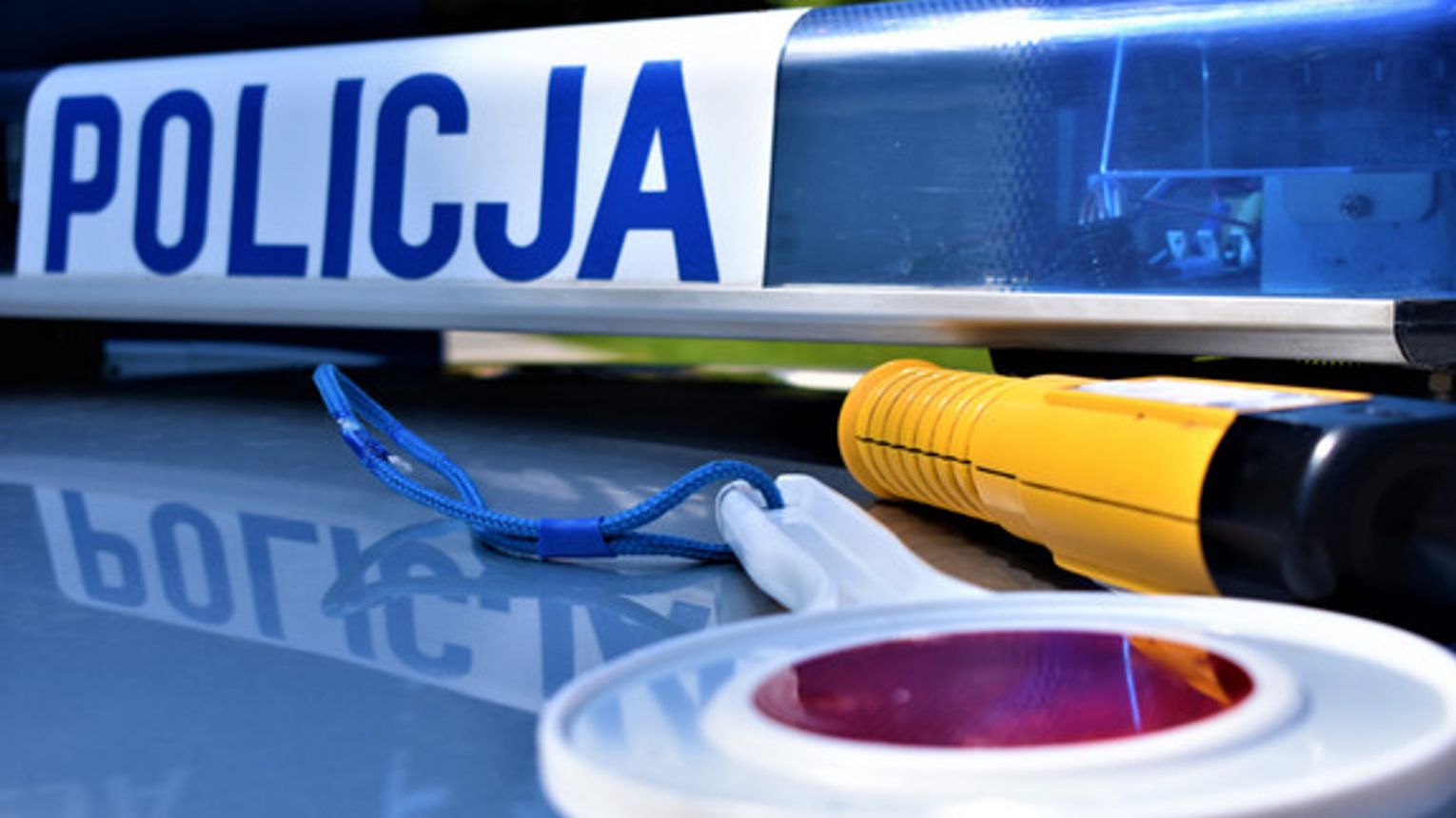 Trzy promile na krajowej „siedemnastce”. Nocny rajd ciągnikiem bez świateł przerwali świadkowie