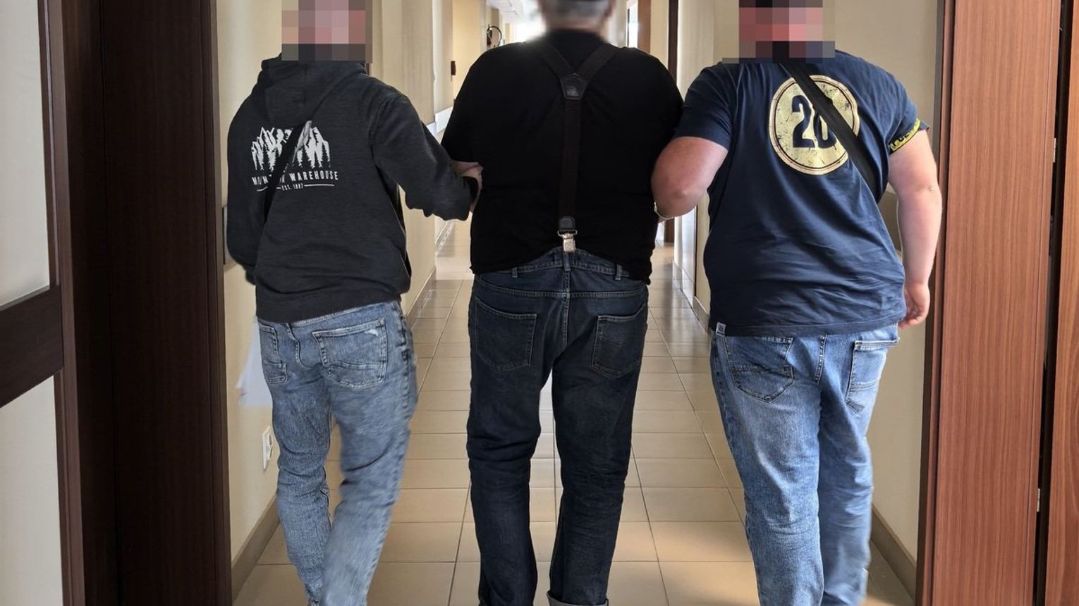 Ukradł 34 czekolady i zaatakował ochroniarza. 67-latek z Lublina usłyszał zarzut