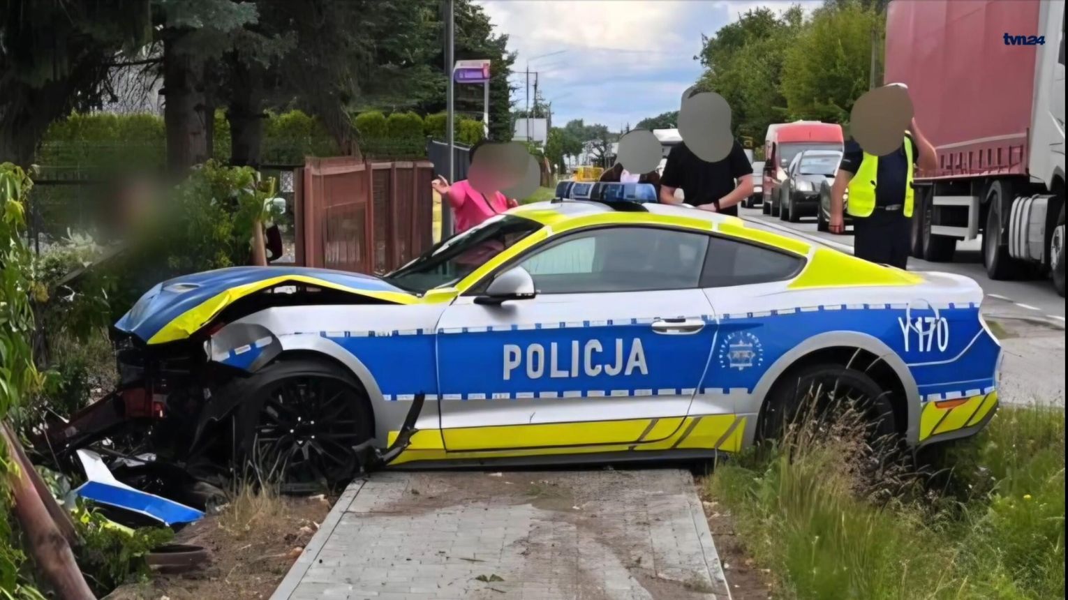 Z rowu do policji i z powrotem na ogrodzenie. Smutny i krótki żywot dumy radomskiej drogówki