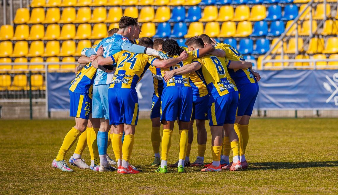 Szachy przed przerwą, meczycho po przerwie. Avia pokonała KSZO