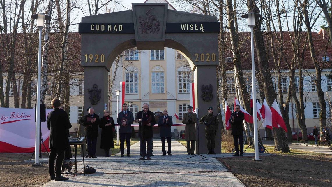 1,7 tys. podpisów sprzeciwu, a Łuk Triumfalny jest. Dawno nic tak nie podzieliło mieszkańców