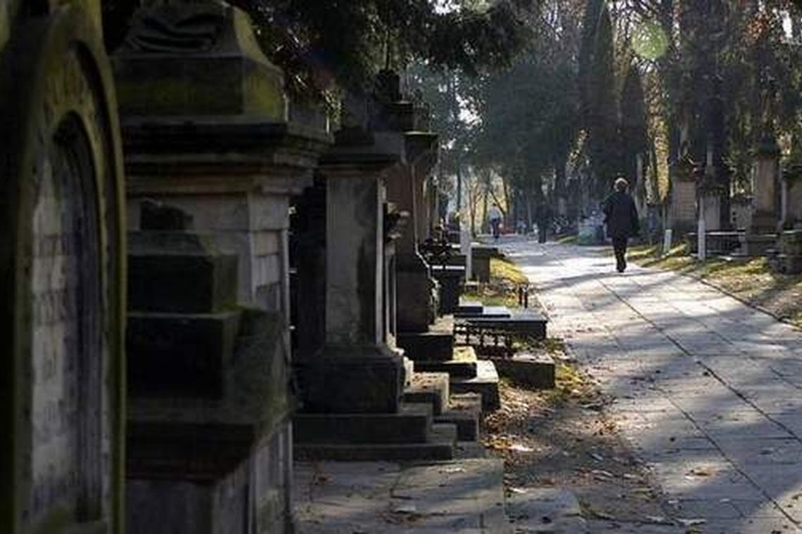 1 listopada: Dojedziesz darmową linią na cmentarz (rozkład)