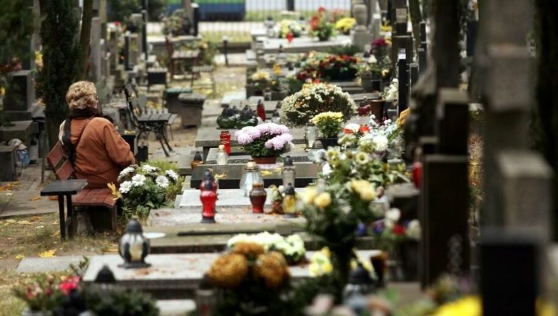 1 listopada: pamięć o najbliższych pokazujemy nie tylko odwiedzając cmentarze