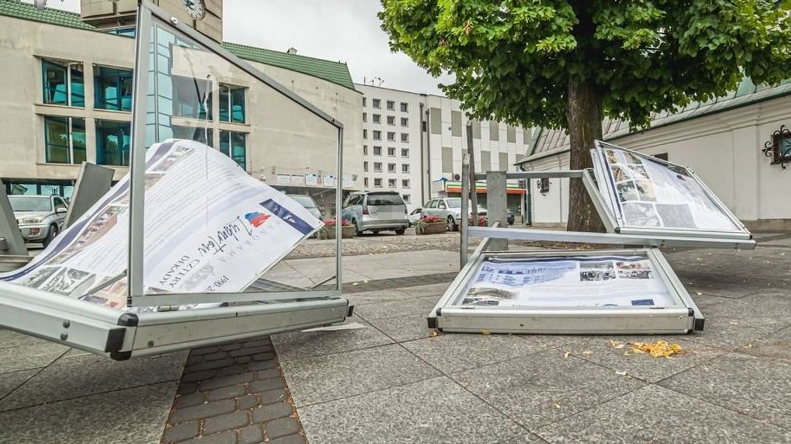 10 gablot poświęconych historii Lubartowa zniszczonych. Wandalowi grozi do pięciu lat więzienia