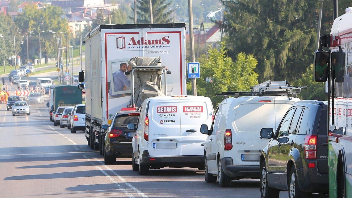 10 lat czekają na obwodnicę Niemiec. Dzieci już dorosły, a korki wciąż stoją