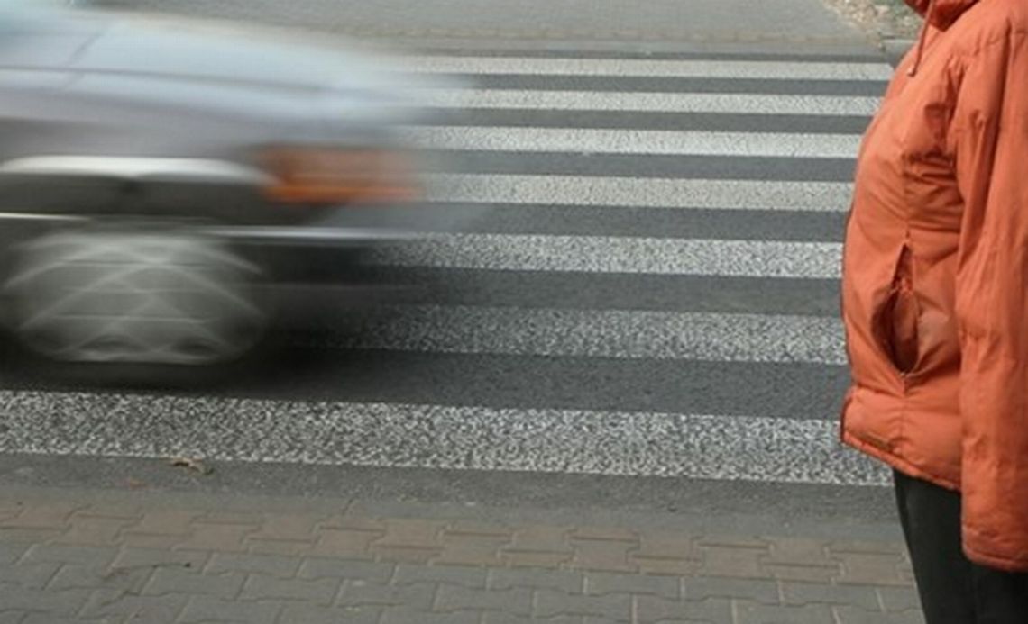 10-latka wpadła pod samochód na drodze krajowej nr 17