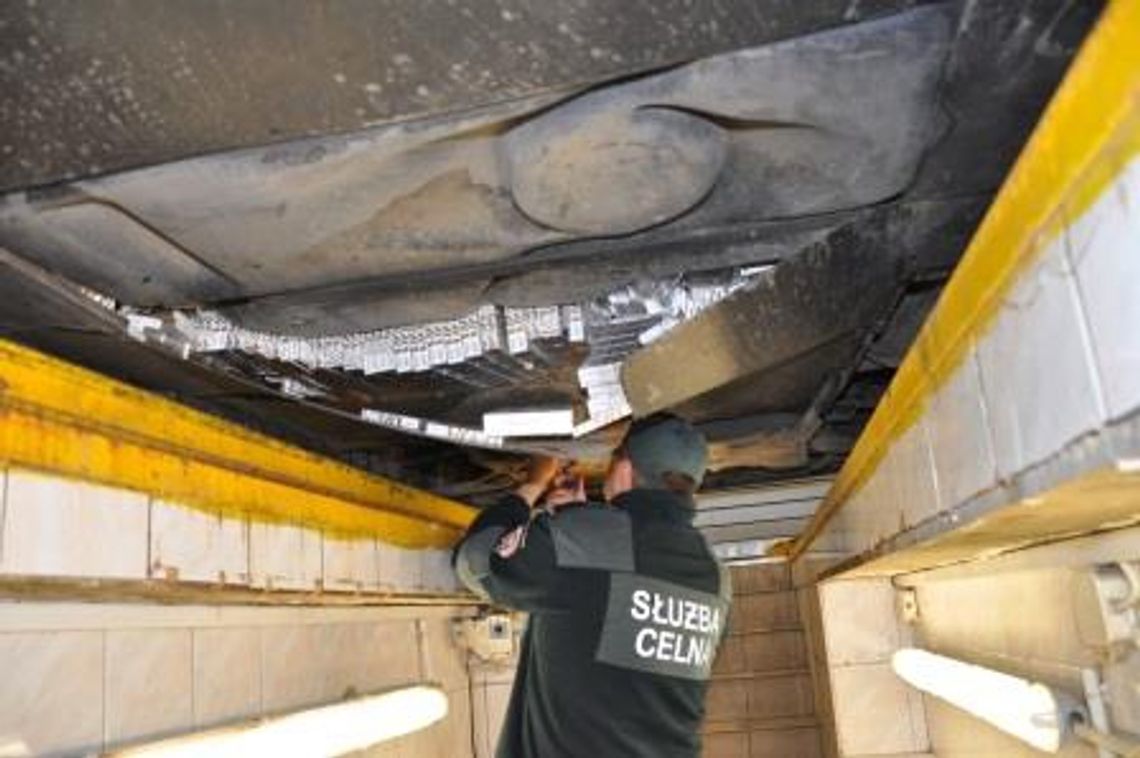 10 tys. paczek papierosów ukrył w podwoziu