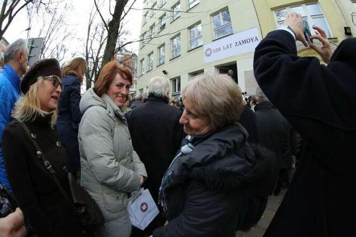 100 lat Zamoya. Absolwenci wrócili do klas po latach (zdjęcia) 100 lat Zamoya. Absolwenci wrócili do klas po latach (zdjęcia)