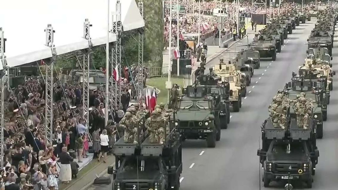 1000 żołnierzy, 200 pojazdów, 100 samolotów. Wielka defilada w Warszawie [wideo]