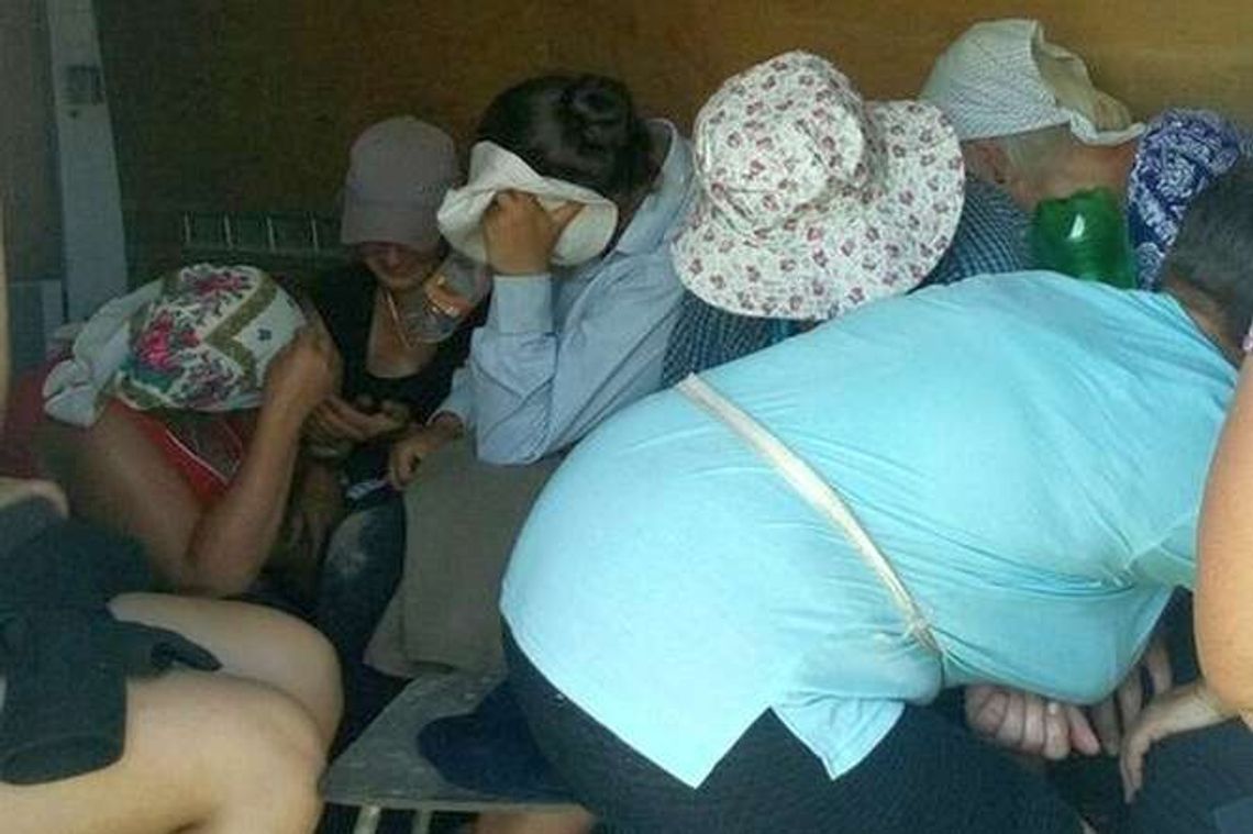 11 osób ściśniętych w busie. Jechali do pracy