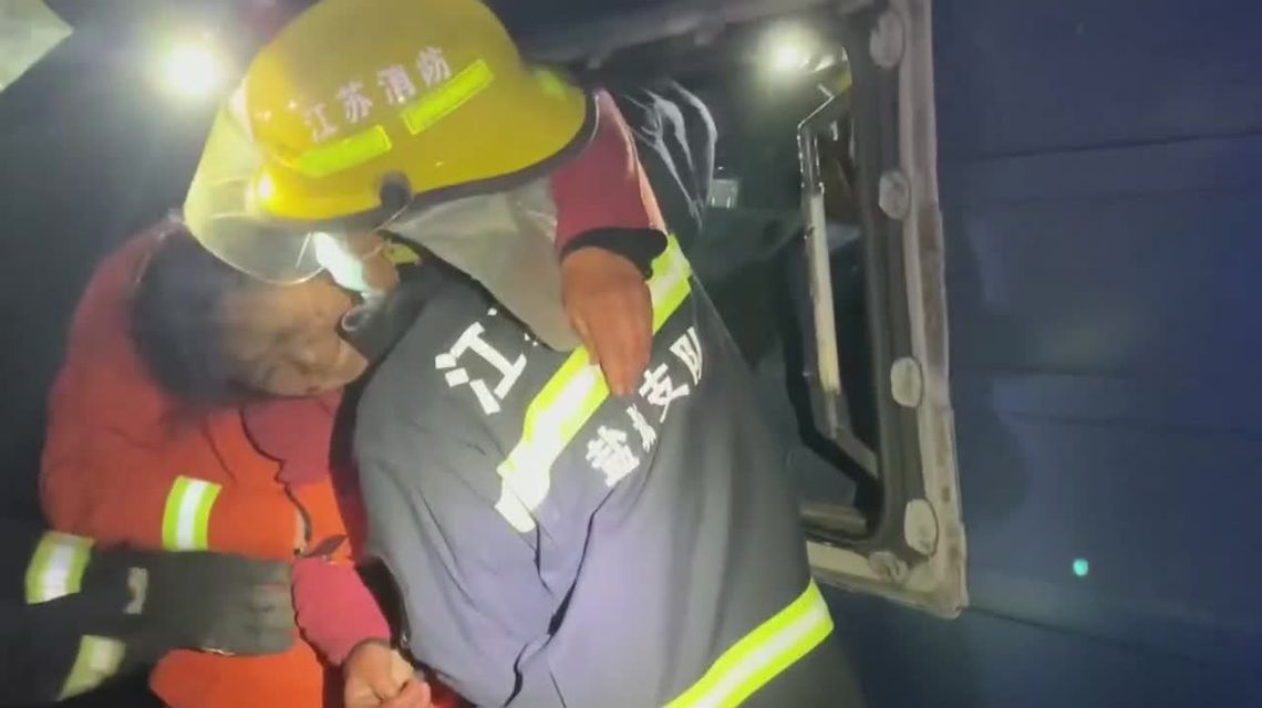 11 osób zginęło, a 19 zostało rannych w zderzeniu ciężarówki z autobusem w Chinach