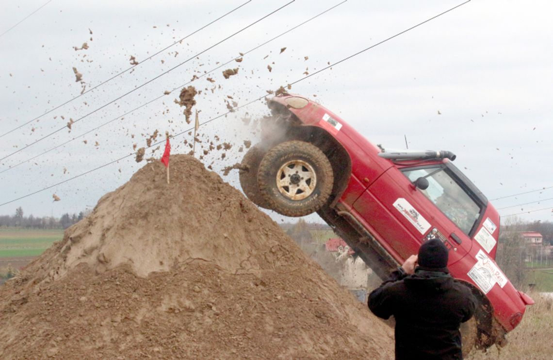 11. rajd samochodów terenowych w Ciecierzynie  (wideo, zdjęcia)