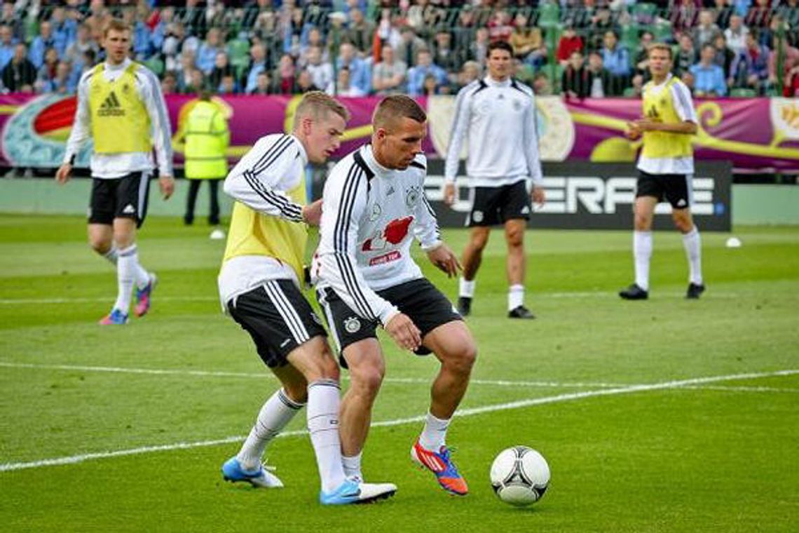 11 tys. kibiców na treningu Niemców. \"Dziękujemy Polsko\" 11 tys. kibiców na treningu Niemców. \"Dziękujemy Polsko\"