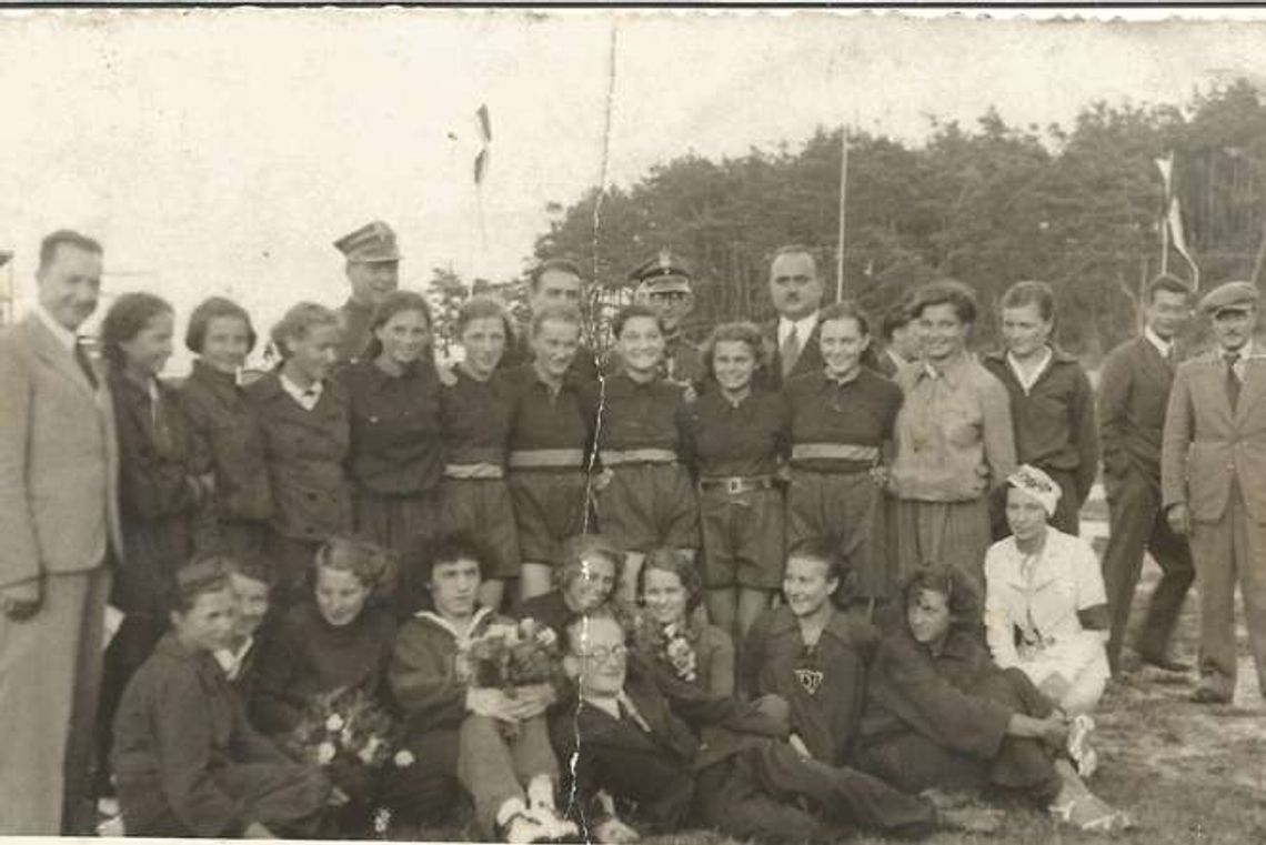 115. urodziny Józefa Czechowicza. Bardzo długi podpis pod zdjęcie z poetą 115. urodziny Józefa Czechowicza. Bardzo długi podpis pod zdjęcie z poetą