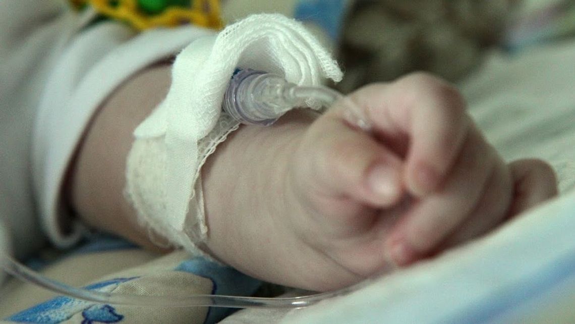 13-miesięczna dziewczynka ofiarą gwałtu. Jest w stanie ciężkim