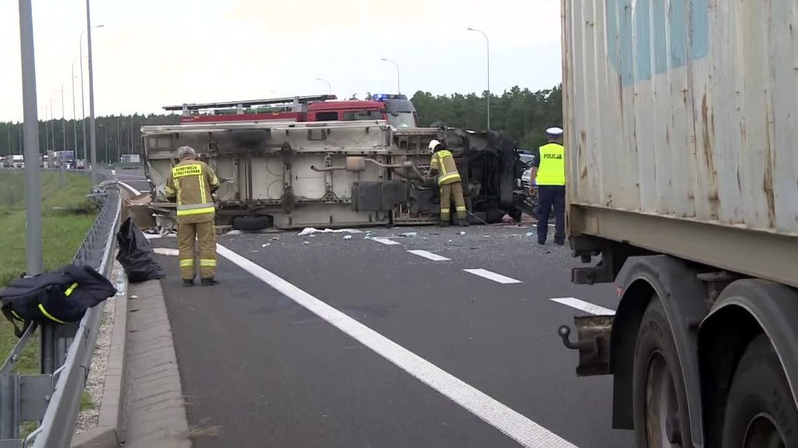 13 osób trafiło do szpitali po wypadku autokaru na A1. "Obrażenia wydają się niewielkie" 13 osób trafiło do szpitali po wypadku autokaru na A1. "Obrażenia wydają się niewielkie"