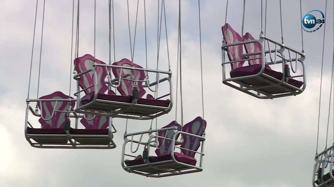 13 osób utknęło na karuzeli na wysokości 10 metrów w parku rozrywki 13 osób utknęło na karuzeli na wysokości 10 metrów w parku rozrywki