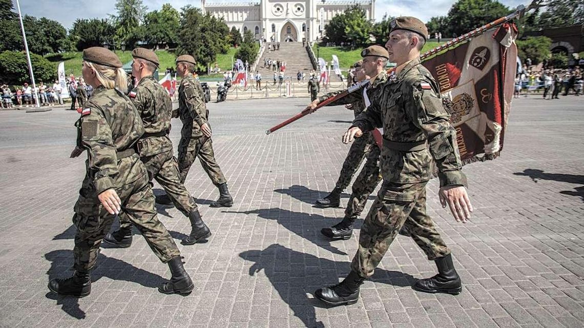 130 terytorialsów złoży przysięgę na pl. Zamkowym w Lublinie 130 terytorialsów złoży przysięgę na pl. Zamkowym w Lublinie