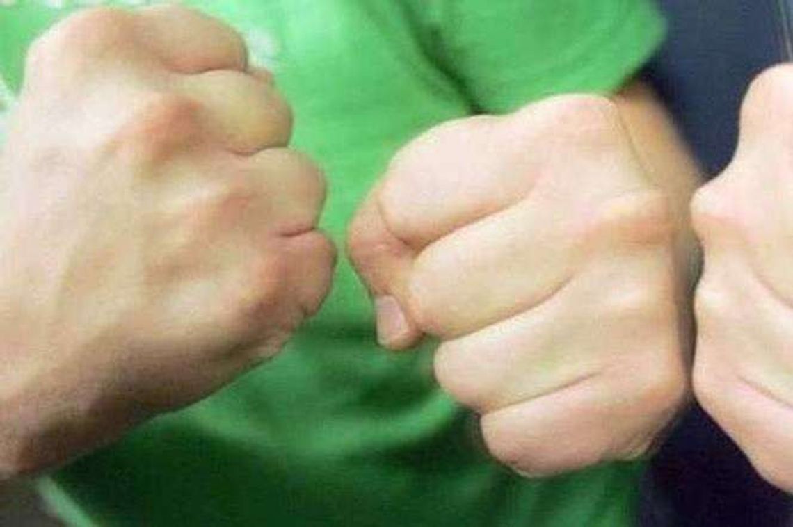 14-latek pobił 48-latka i zabrał mu telefon 14-latek pobił 48-latka i zabrał mu telefon
